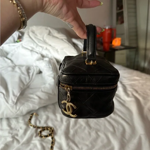 Vintage Chanel Quilted Vanity Bag - Picture 4 of 12